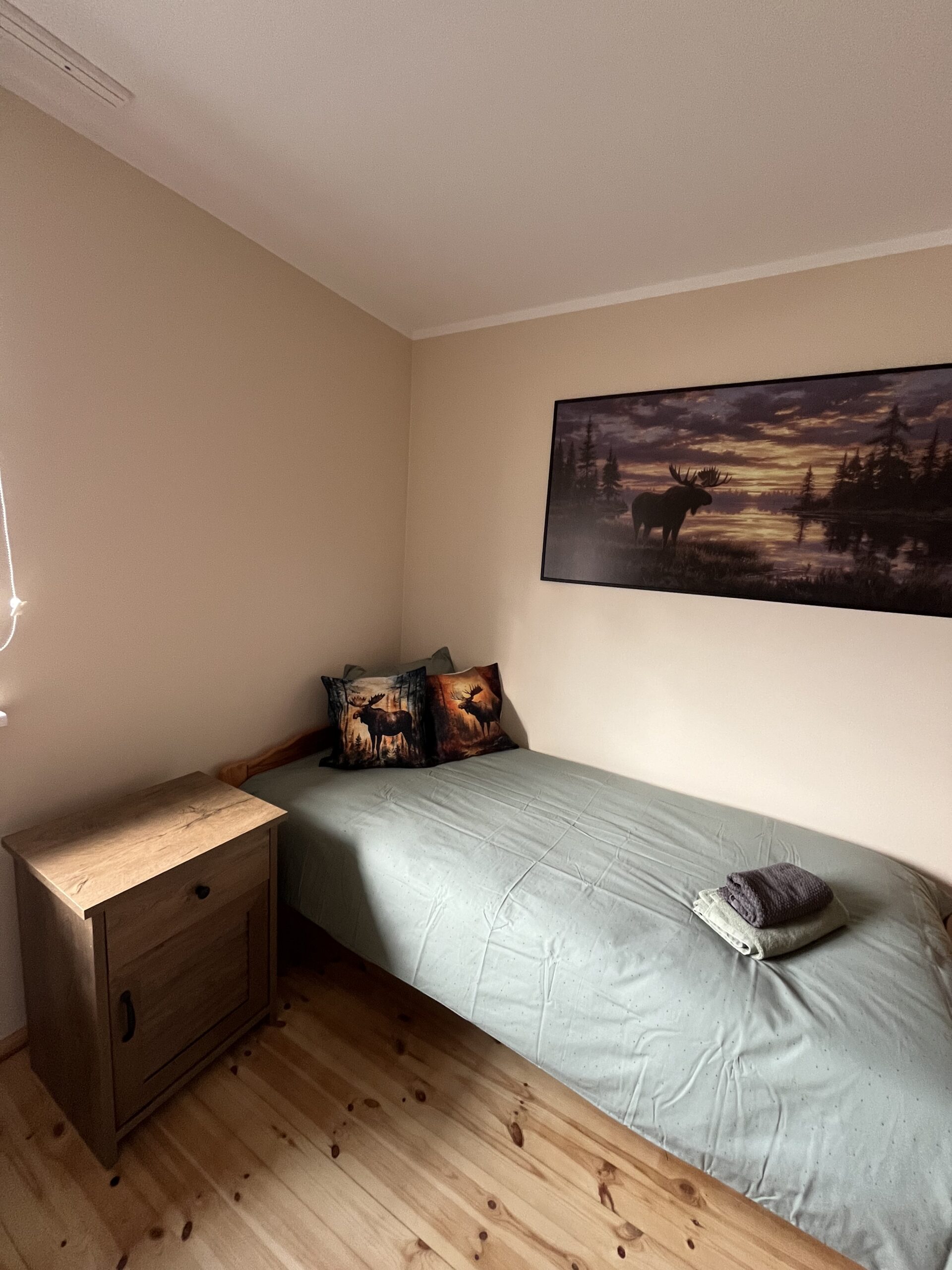 Twin tuba PÕDER interjöör Suurlahe Guesthouse – mugavad voodid ja loodusmaal majutuseks Saaremaal.