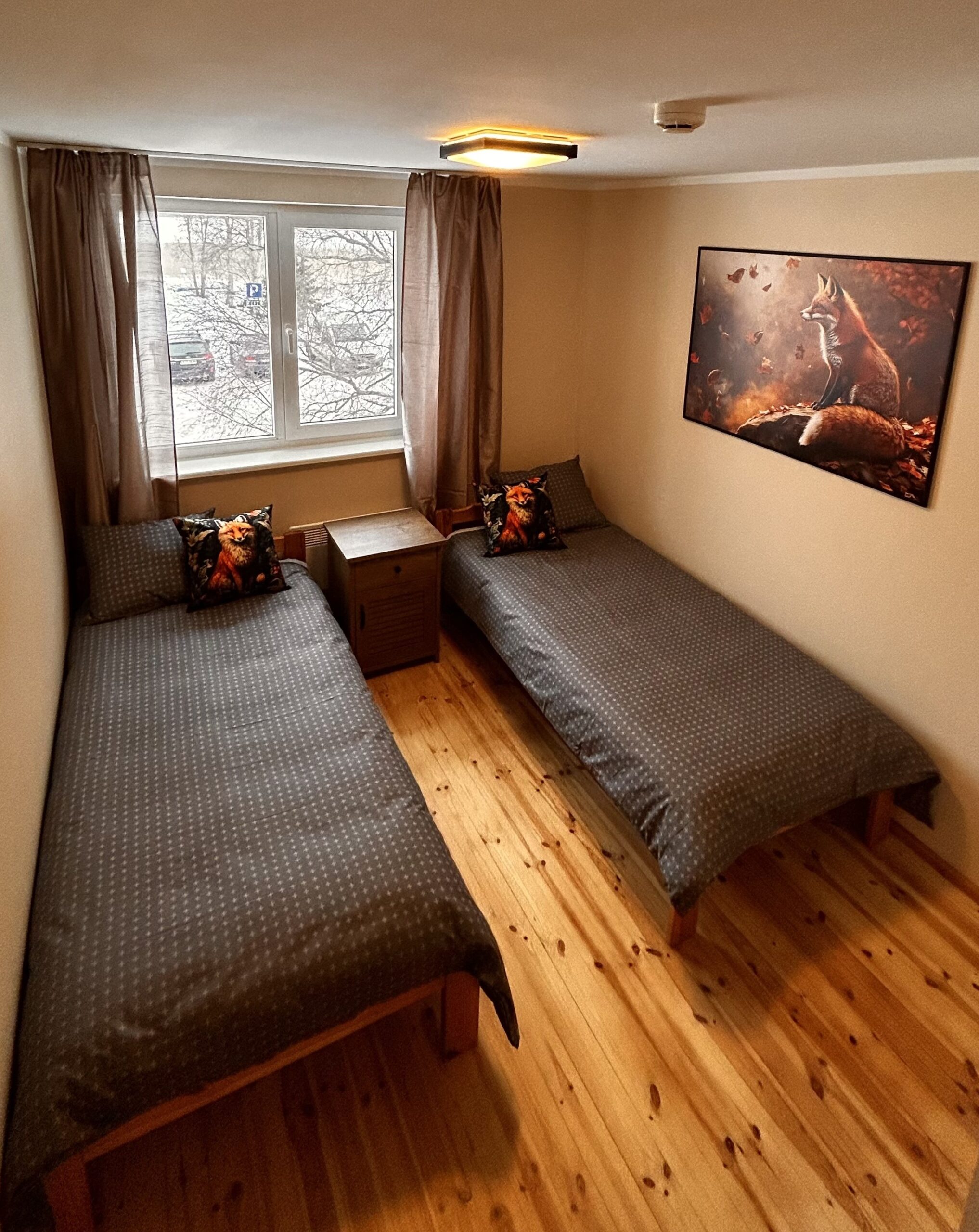 Twin tuba Rebane Suurlahe Guesthouse'is – hubane kahe voodiga tuba majutuseks Saaremaal.
